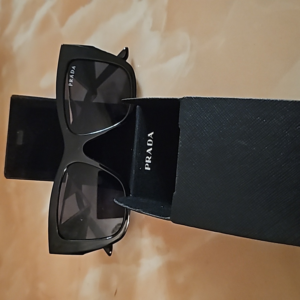 Luxury designer sunglasses 👓 - Picture 3 of 4